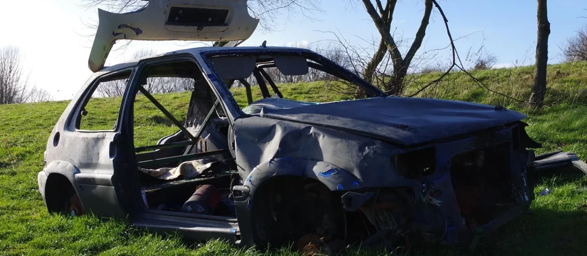 Ubezpieczenie szkody a skup samochodów powypadkowych: jak nie stracić na rozliczeniu?